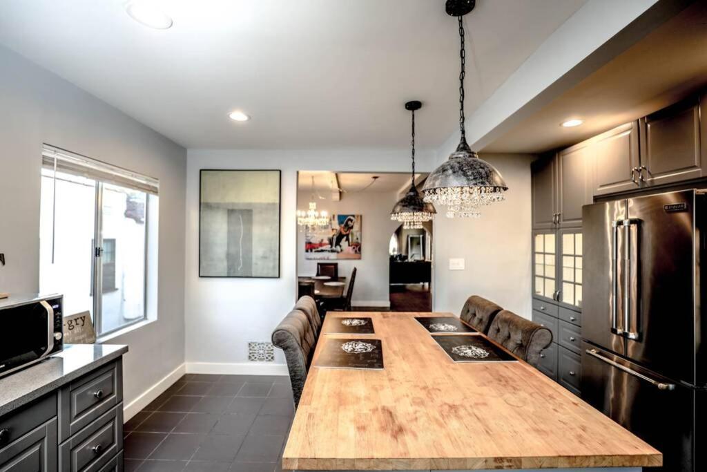 Beautiful Renovated 3bd 2ba Unit Near The Beverly Center, Beverly Hills Adjacent Apartment Los Angeles